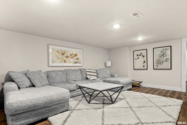 1226 E HINES Avenue, Peoria Heights, IL 61616