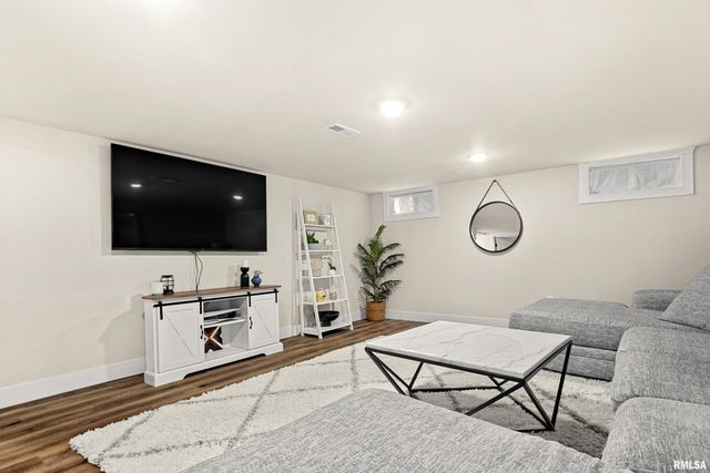 1226 E HINES Avenue, Peoria Heights, IL 61616