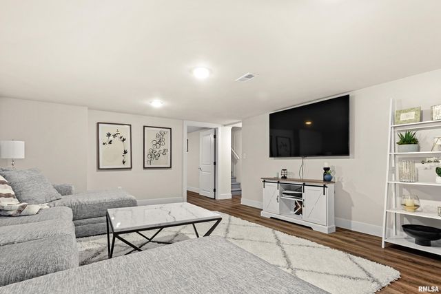 1226 E HINES Avenue, Peoria Heights, IL 61616