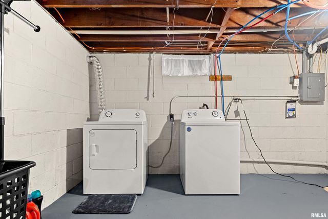 1226 E HINES Avenue, Peoria Heights, IL 61616