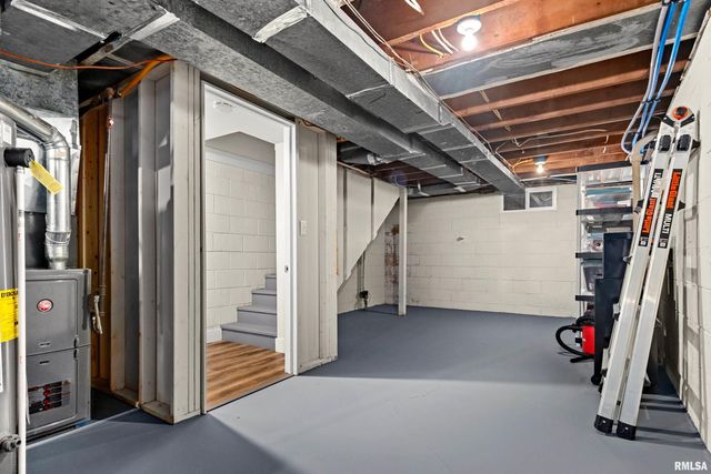 1226 E HINES Avenue, Peoria Heights, IL 61616