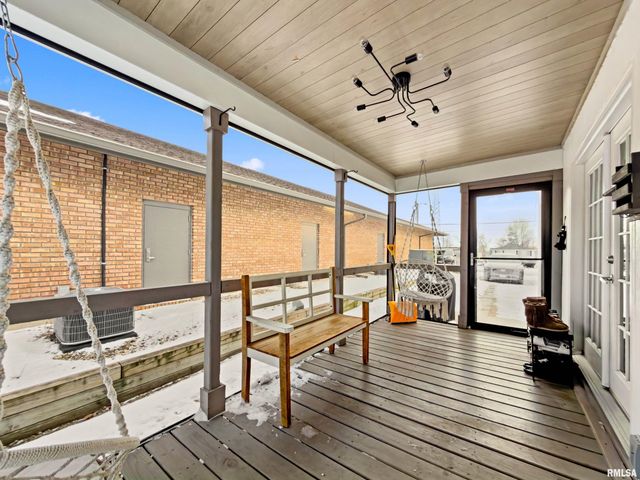 1226 E HINES Avenue, Peoria Heights, IL 61616