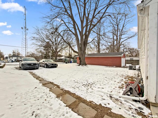 1226 E HINES Avenue, Peoria Heights, IL 61616