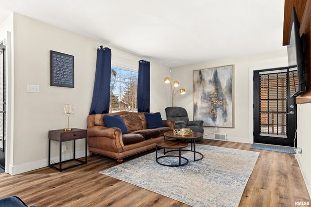 1226 E HINES Avenue, Peoria Heights, IL 61616