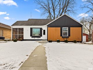 1226 E HINES Avenue, Peoria Heights, IL 61616