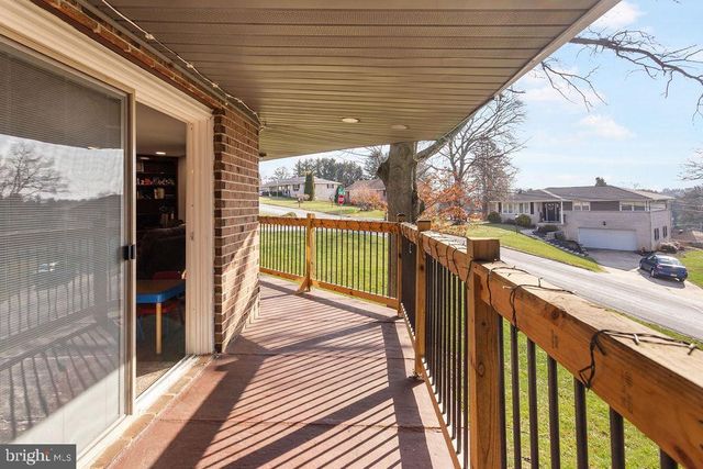 2276 RIDGE RD, York, PA 17406