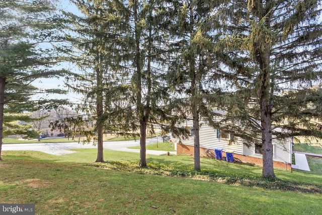 2276 RIDGE RD, York, PA 17406