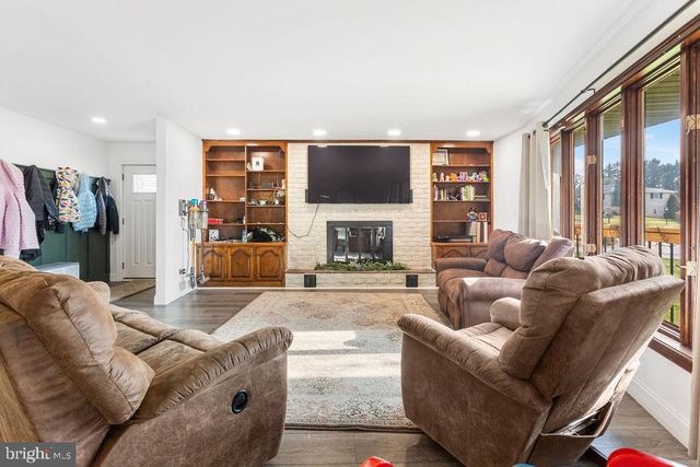 2276 RIDGE RD, York, PA 17406