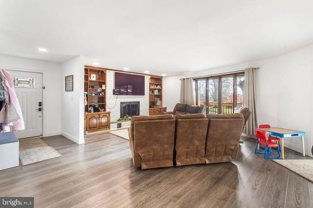 2276 RIDGE RD, York, PA 17406