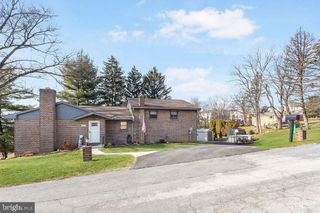 2276 RIDGE RD, York, PA 17406