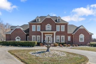 228 Churchill Farms Dr, Murfreesboro, TN 37127