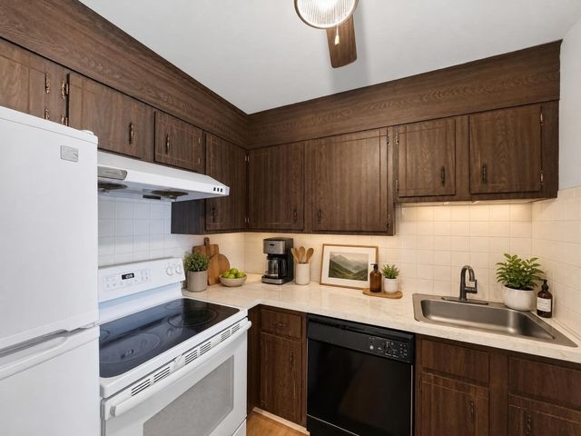 100 Grand View Ave 7B, Quincy, MA 02170