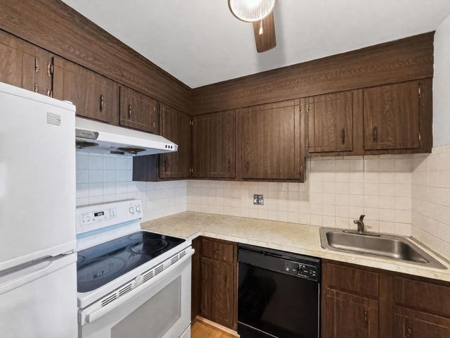 100 Grand View Ave 7B, Quincy, MA 02170