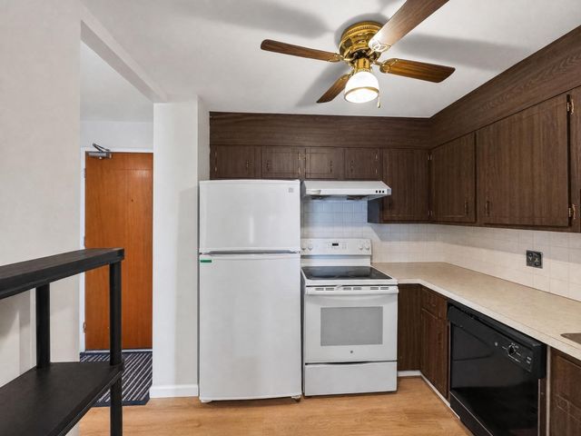 100 Grand View Ave 7B, Quincy, MA 02170