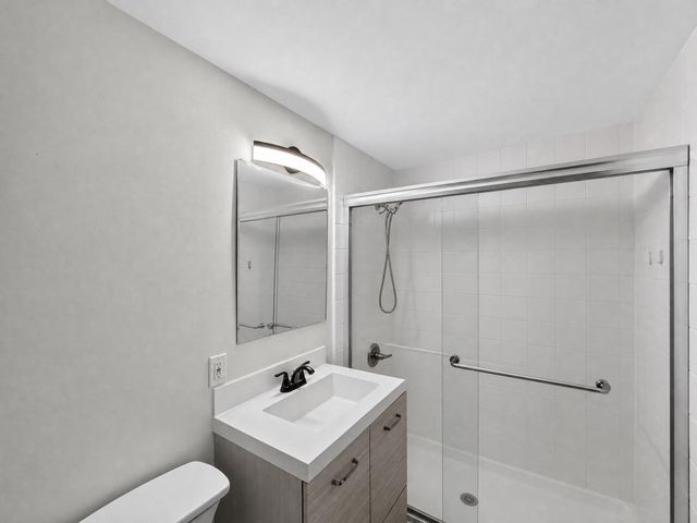 100 Grand View Ave 7B, Quincy, MA 02170