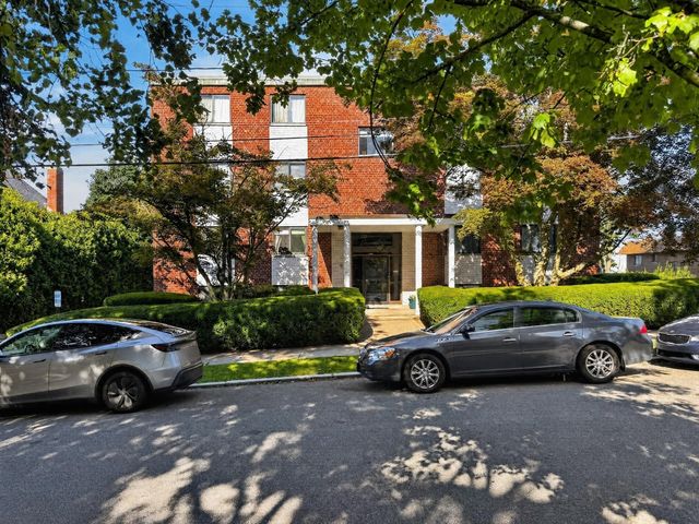 100 Grand View Ave 7B, Quincy, MA 02170