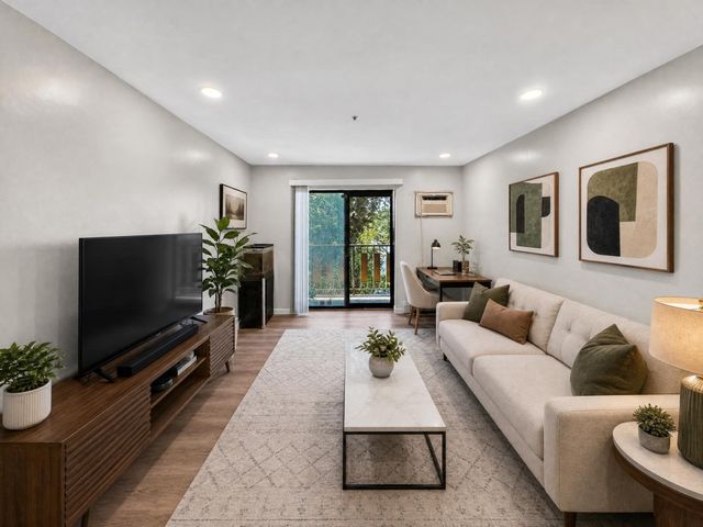 100 Grand View Ave 7B, Quincy, MA 02170