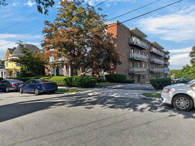 100 Grand View Ave 7B, Quincy, MA 02170