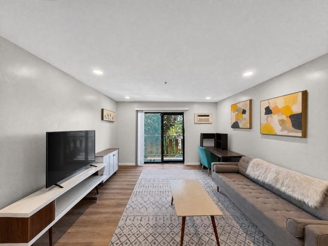 100 Grand View Ave 7B, Quincy, MA 02170