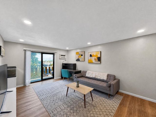 100 Grand View Ave 7B, Quincy, MA 02170
