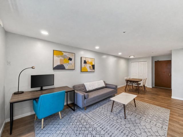 100 Grand View Ave 7B, Quincy, MA 02170