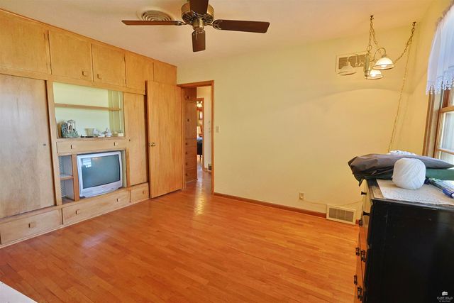 236 E Walnut Street, Waterville, KS 66548