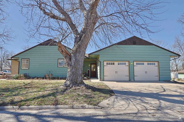 236 E Walnut Street, Waterville, KS 66548