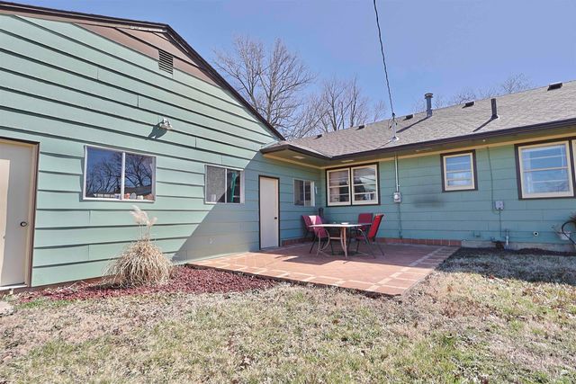 236 E Walnut Street, Waterville, KS 66548