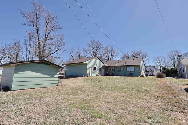 236 E Walnut Street, Waterville, KS 66548