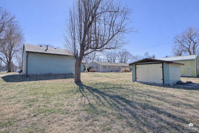 236 E Walnut Street, Waterville, KS 66548