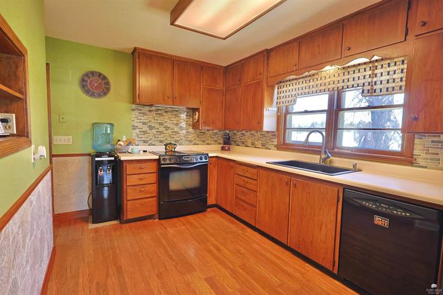 236 E Walnut Street, Waterville, KS 66548