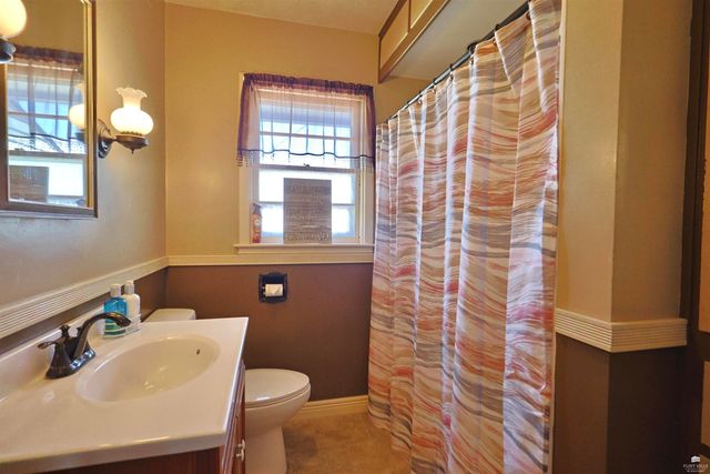 236 E Walnut Street, Waterville, KS 66548