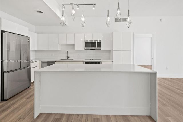 101 Diplomat Pkwy 1703, Hallandale Beach, FL 33009