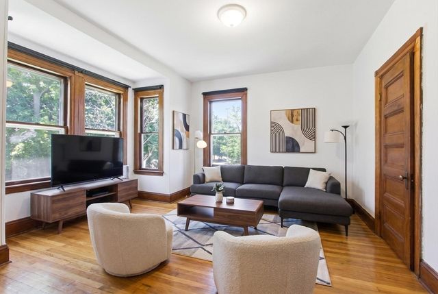 305 Central St, Newton, MA 02466