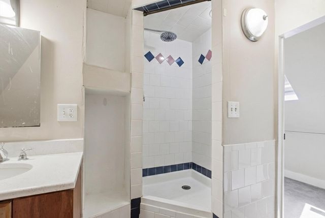 305 Central St, Newton, MA 02466