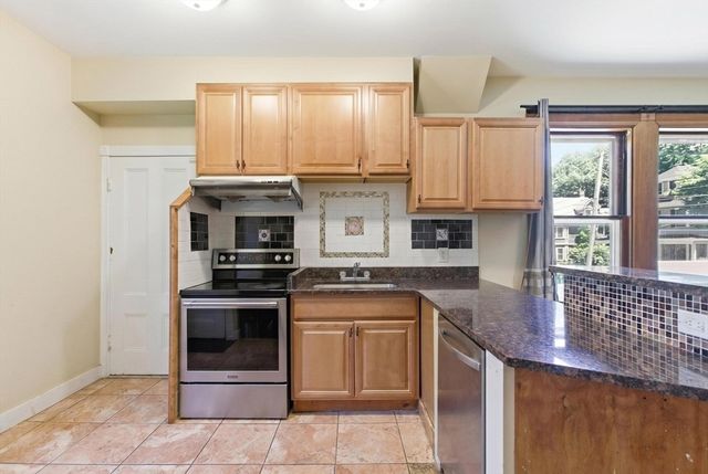 305 Central St, Newton, MA 02466