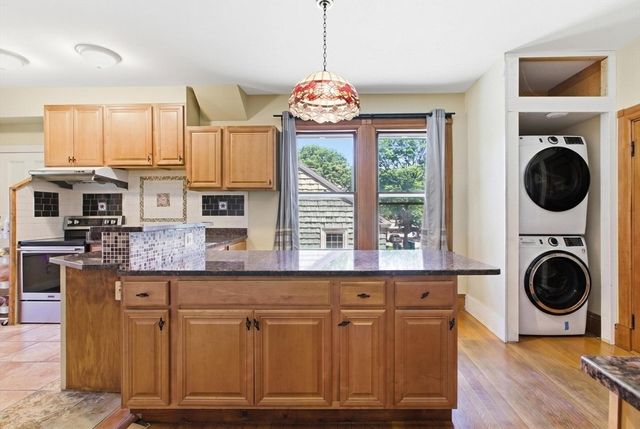 305 Central St, Newton, MA 02466