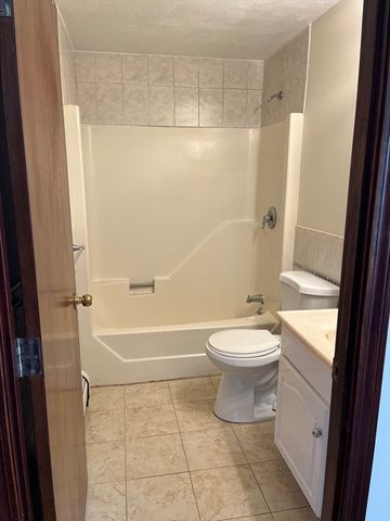 77 Star St 4, Pawtucket, RI 02860