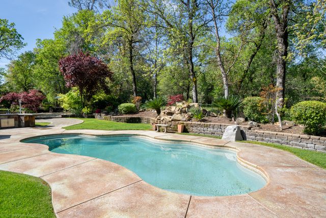 19565 San Vincente Drive, Redding, CA 96003