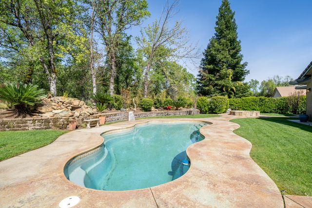 19565 San Vincente Drive, Redding, CA 96003