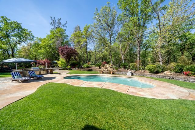 19565 San Vincente Drive, Redding, CA 96003