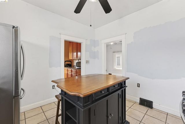 4326 West St, Oakland, CA 94608