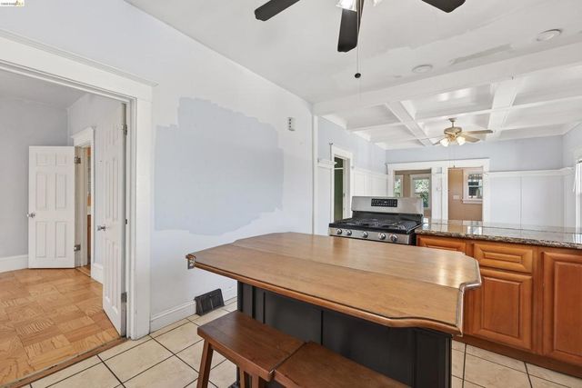 4326 West St, Oakland, CA 94608