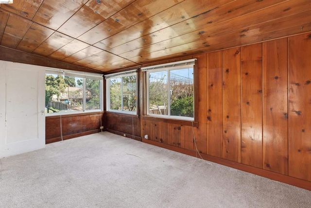 4326 West St, Oakland, CA 94608