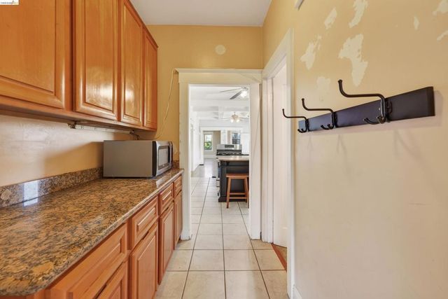 4326 West St, Oakland, CA 94608