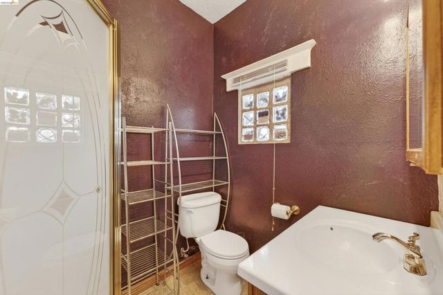 4326 West St, Oakland, CA 94608