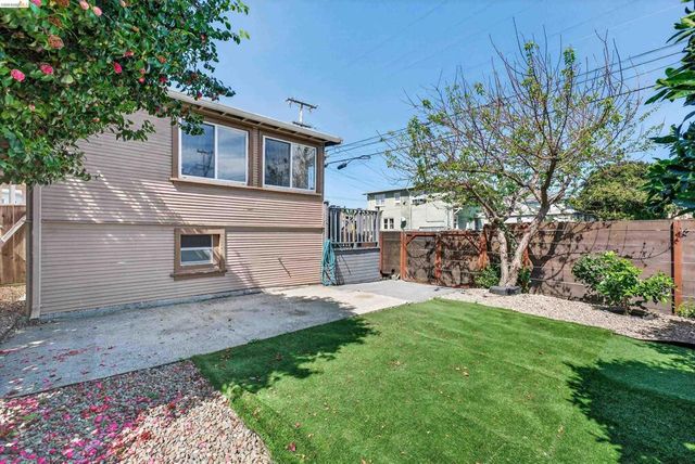 4326 West St, Oakland, CA 94608