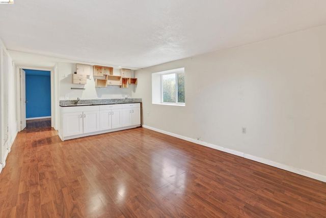 4326 West St, Oakland, CA 94608