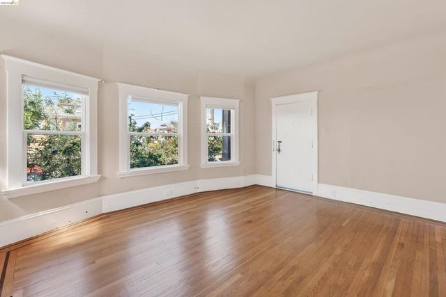 4326 West St, Oakland, CA 94608