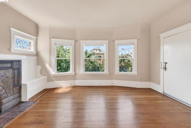 4326 West St, Oakland, CA 94608